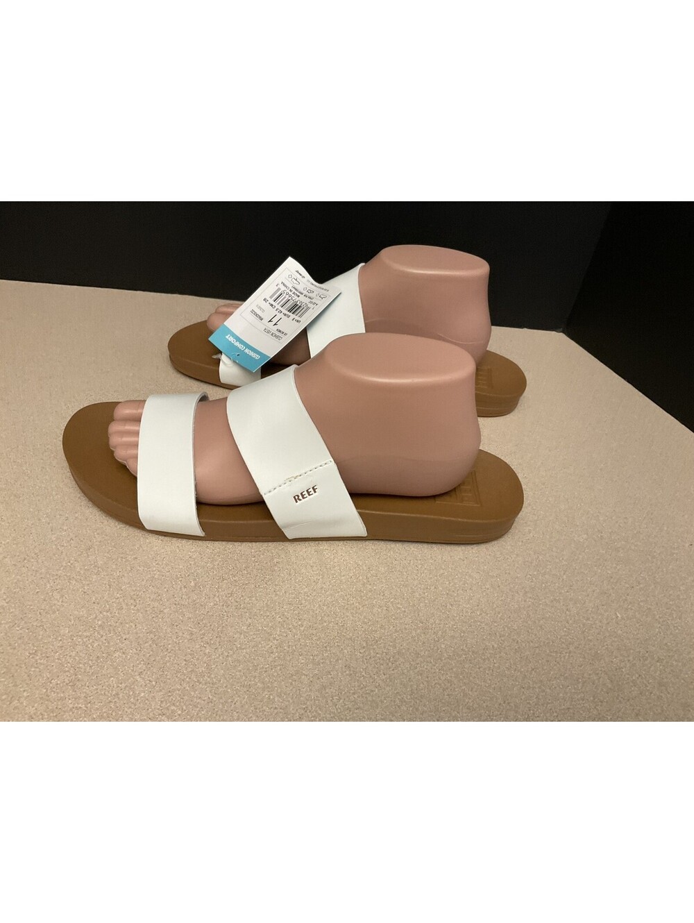 New! Womens REEF Cushion Vista Sandals. Size 11. Nice Slides!